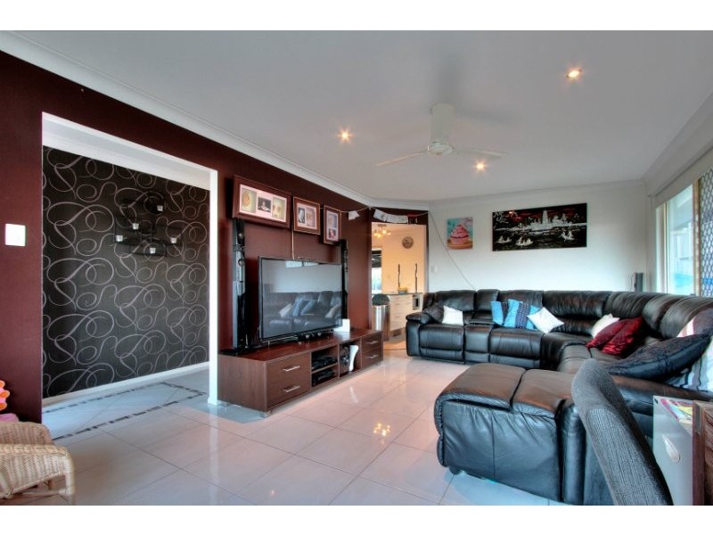 2 Vromans Court, Edens Landing QLD 4207