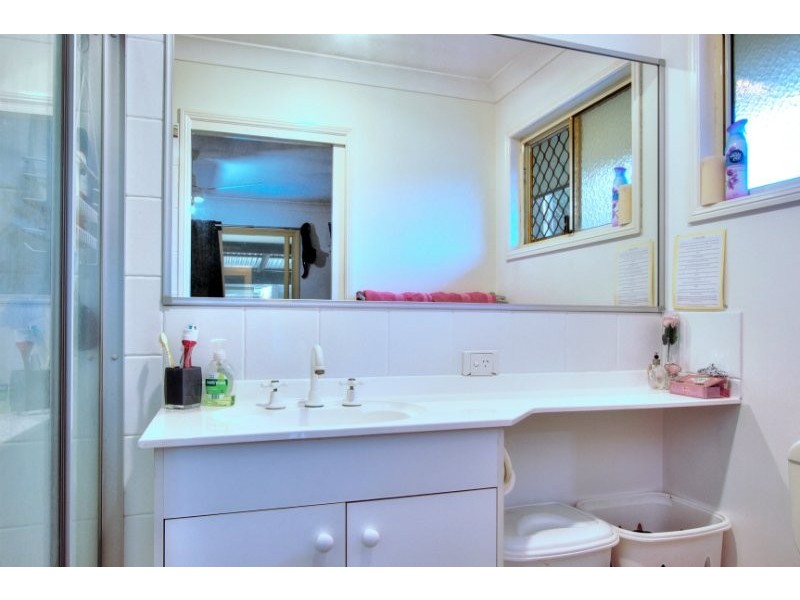 2 Vromans Court, Edens Landing QLD 4207