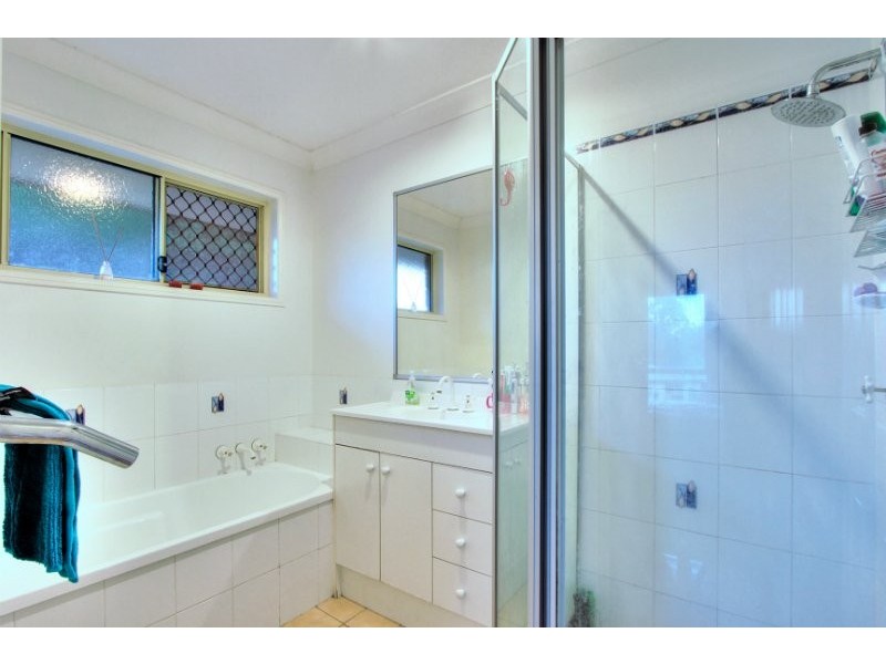 2 Vromans Court, Edens Landing QLD 4207