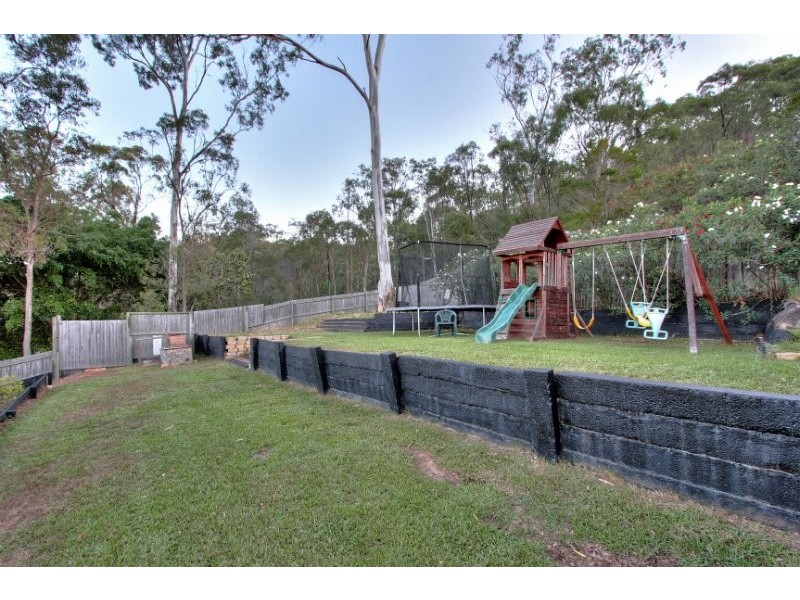 2 Vromans Court, Edens Landing QLD 4207