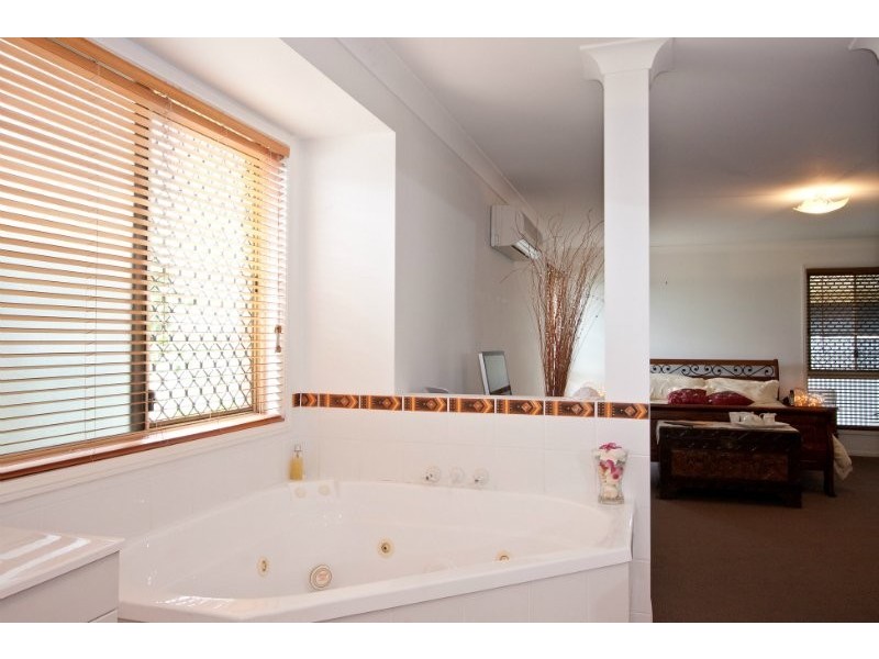 38 Lake Breeze Drive, Loganholme QLD 4129