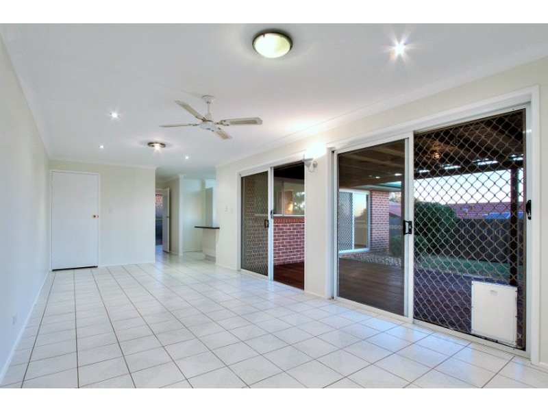 6 Meridian Ct, Tanah Merah QLD 4128