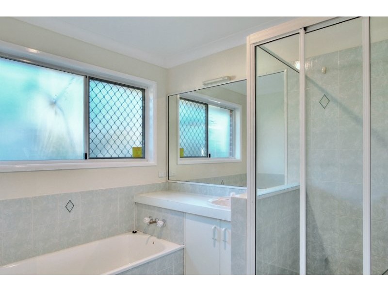 6 Meridian Ct, Tanah Merah QLD 4128