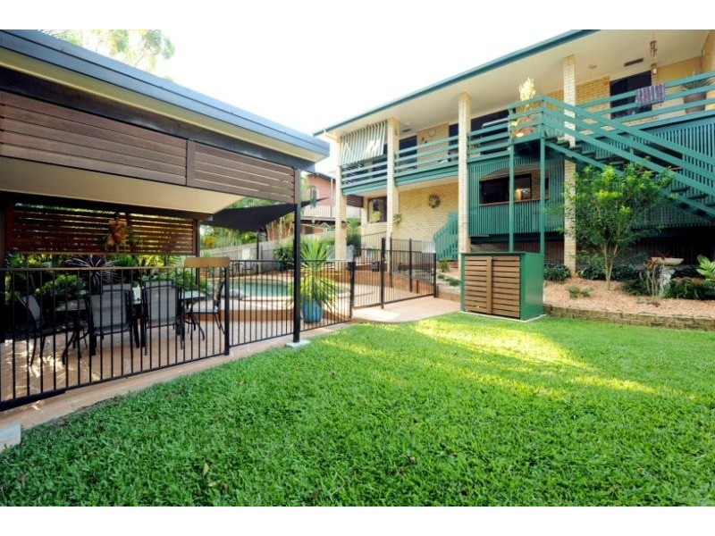 6 Jocelyn Grove, Springwood QLD 4127