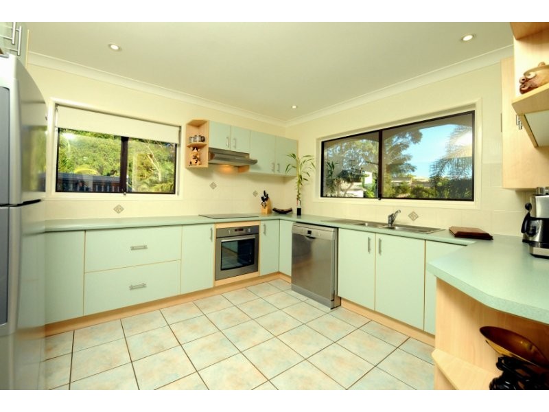 6 Jocelyn Grove, Springwood QLD 4127