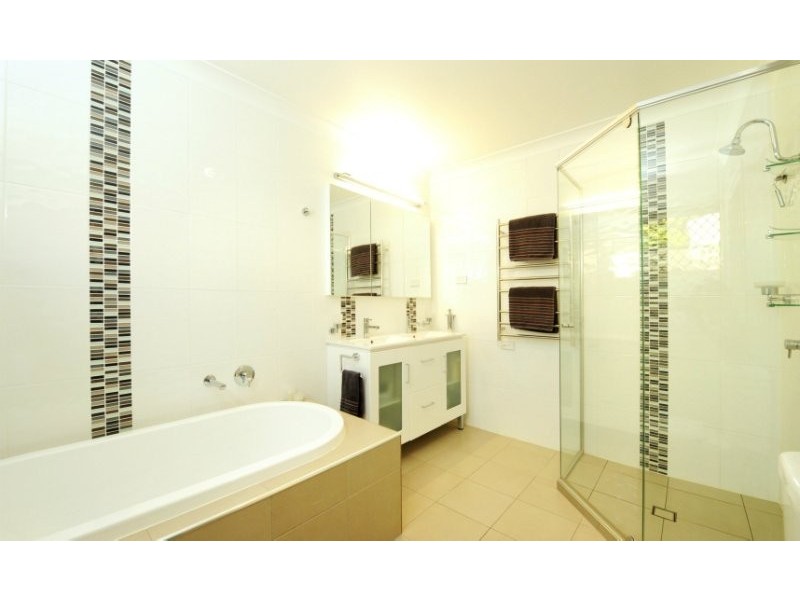 6 Jocelyn Grove, Springwood QLD 4127