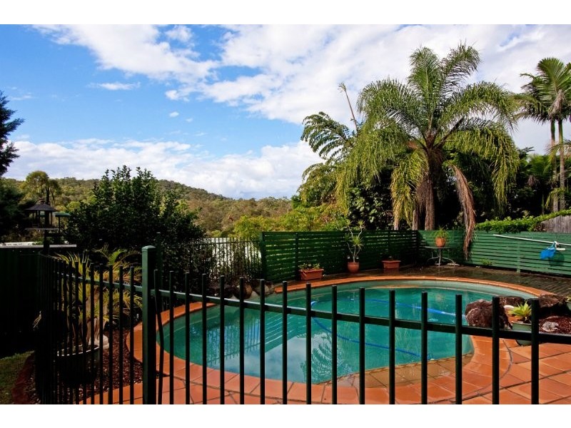 4 Labrador Court, Shailer Park QLD 4128