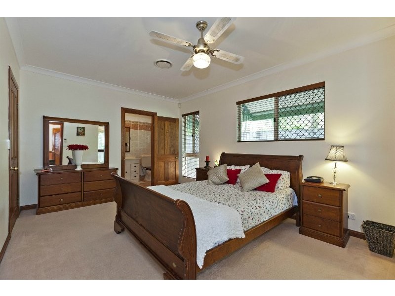 4 Elwyn Court, Springwood QLD 4127