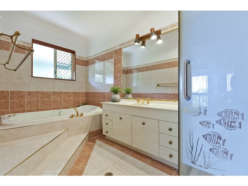 4 Elwyn Court, Springwood QLD 4127