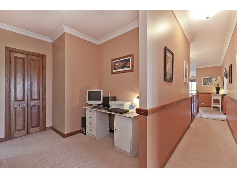 4 Elwyn Court, Springwood QLD 4127