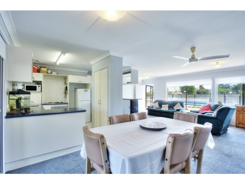 16 Boronia Avenue, Daisy Hill QLD 4127