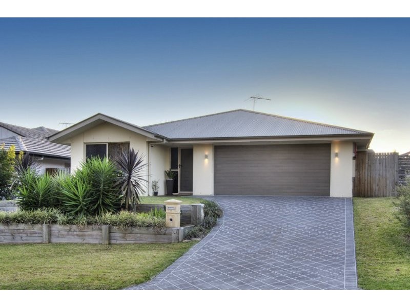 4 Stoneleigh Way, Holmview QLD 4207