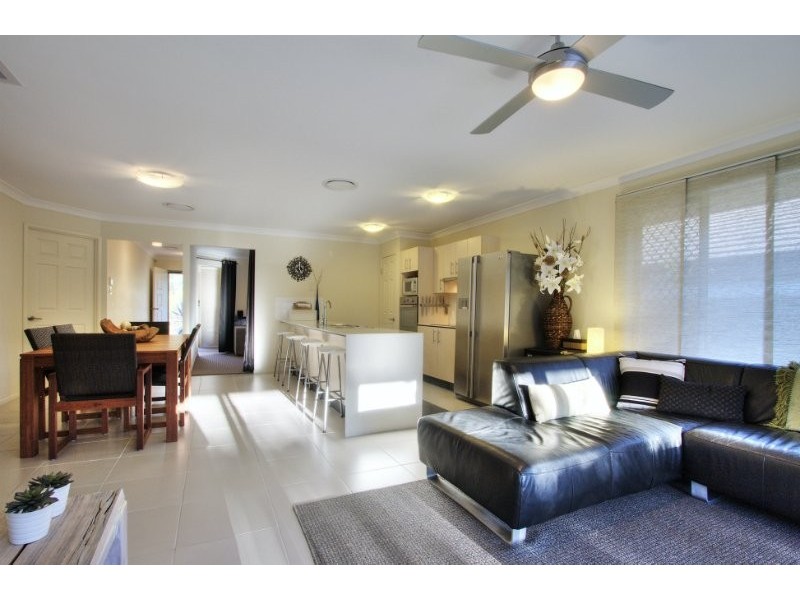 4 Stoneleigh Way, Holmview QLD 4207