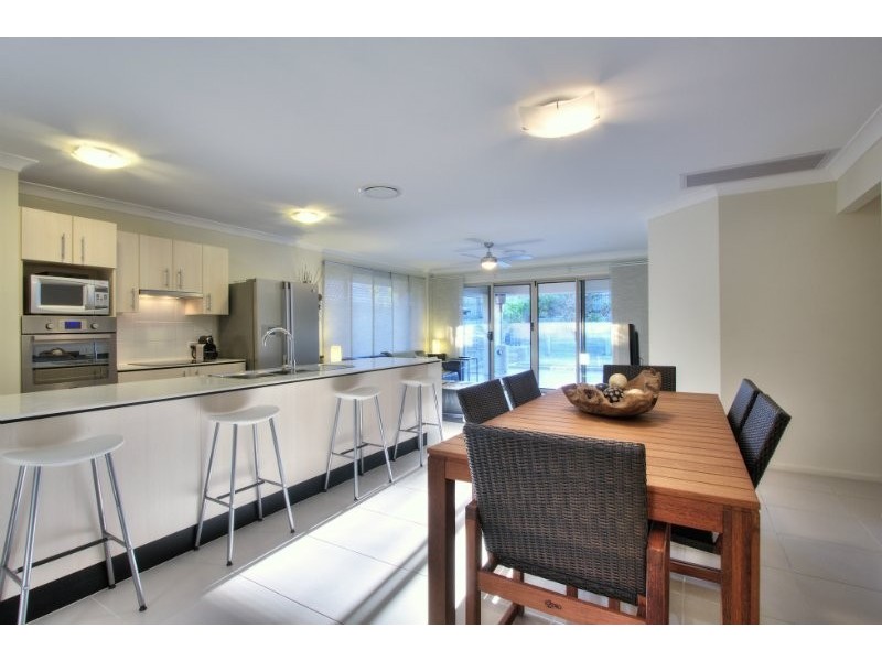4 Stoneleigh Way, Holmview QLD 4207