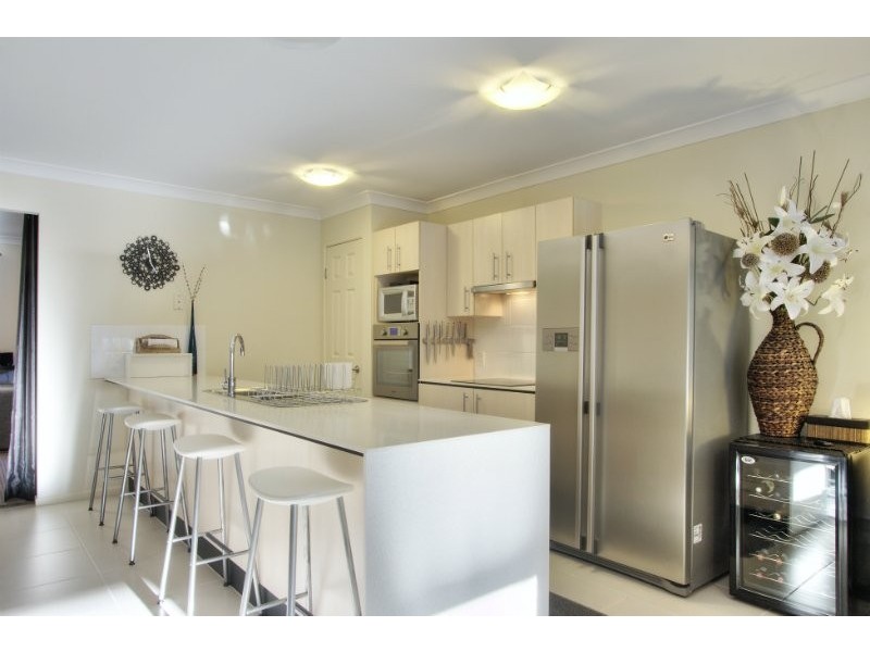 4 Stoneleigh Way, Holmview QLD 4207