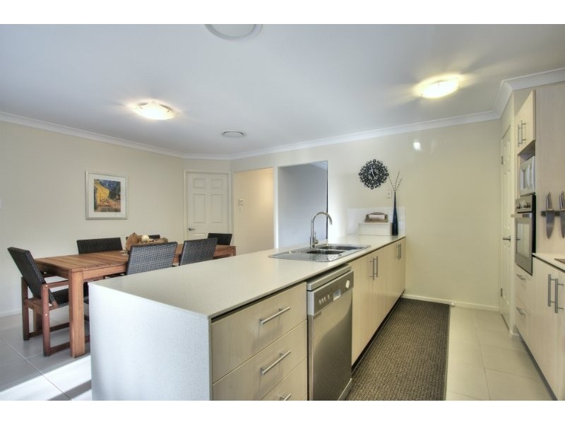 4 Stoneleigh Way, Holmview QLD 4207