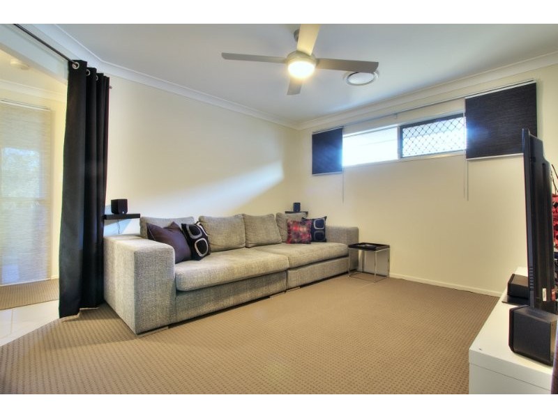 4 Stoneleigh Way, Holmview QLD 4207
