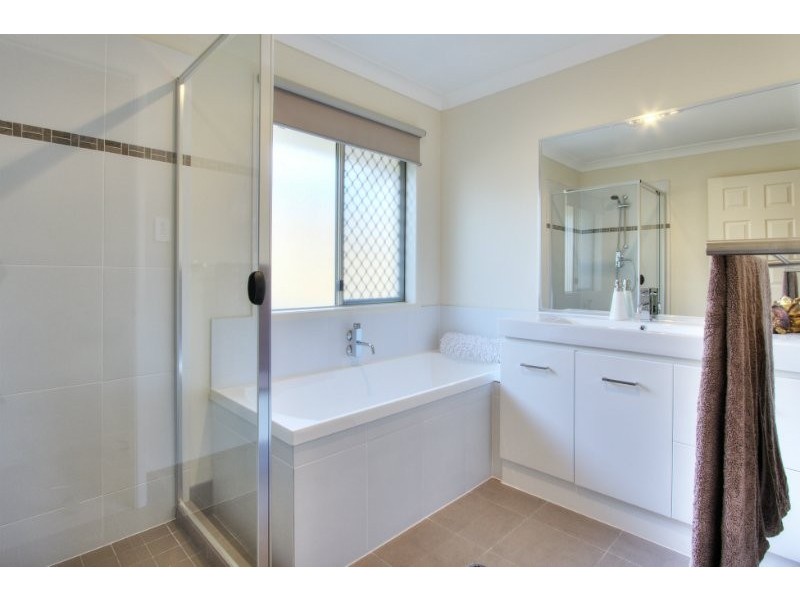 4 Stoneleigh Way, Holmview QLD 4207