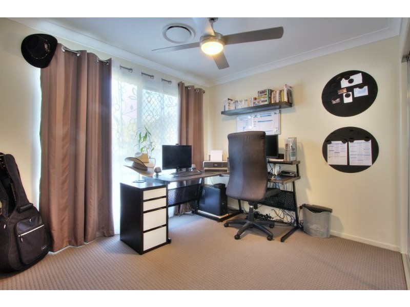 4 Stoneleigh Way, Holmview QLD 4207