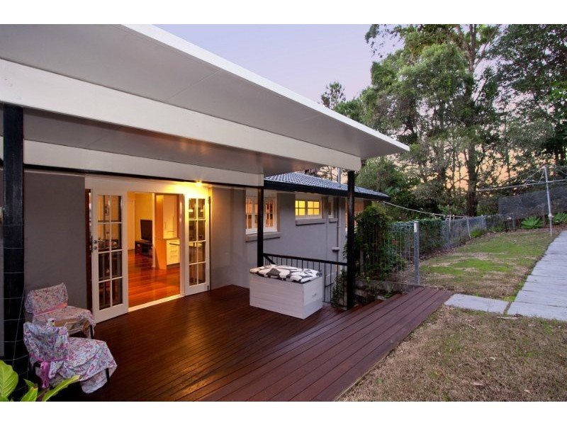 11 Holyoake Drive, Daisy Hill QLD 4127