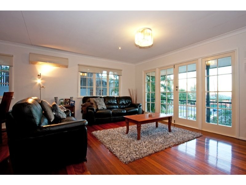 11 Holyoake Drive, Daisy Hill QLD 4127