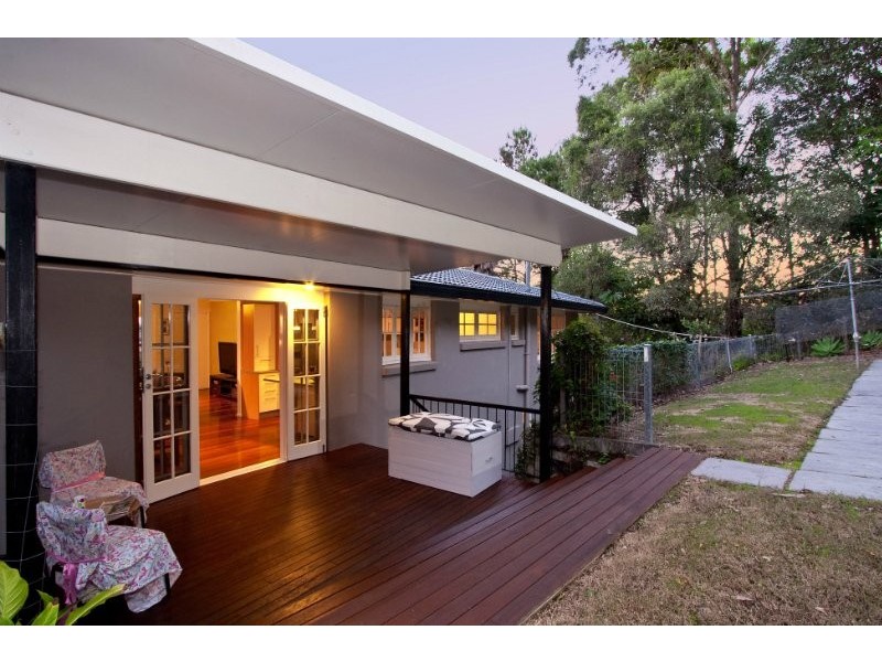 11 Holyoake Drive, Daisy Hill QLD 4127