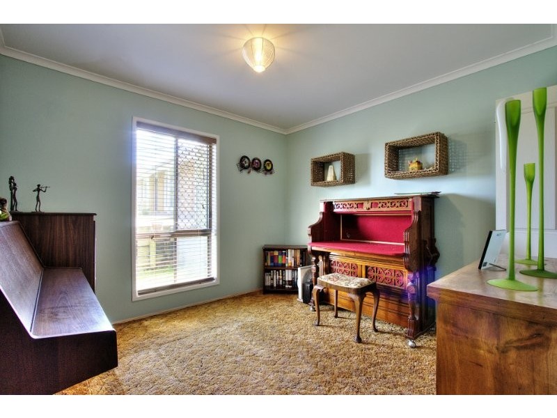 52 Raelene Terrace, Springwood QLD 4127