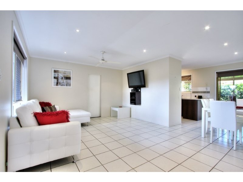 4 Troy Close, Edens Landing QLD 4207