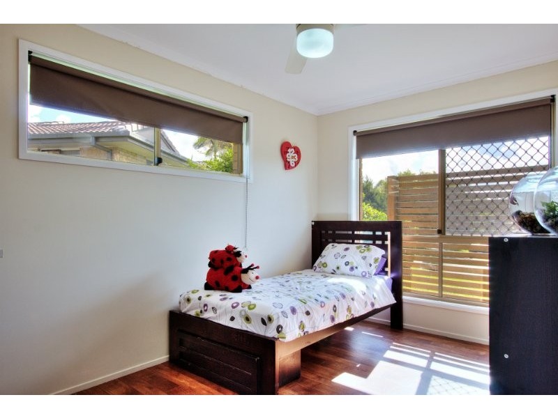 4 Troy Close, Edens Landing QLD 4207
