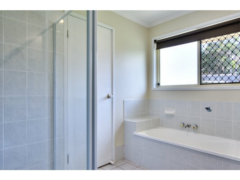 4 Troy Close, Edens Landing QLD 4207