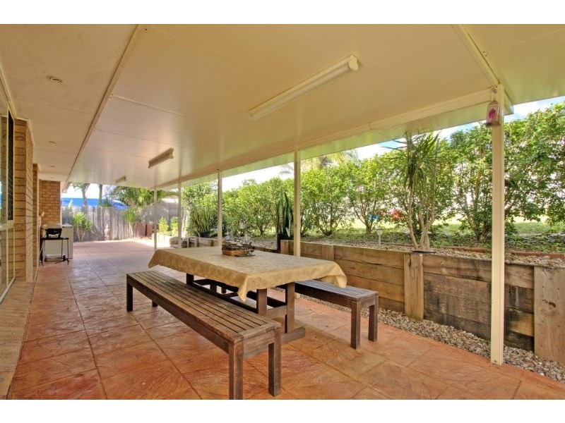 4 Troy Close, Edens Landing QLD 4207