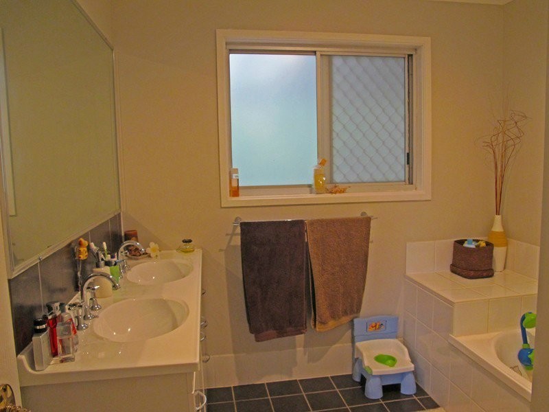 33 Macarthur Crescent, Slacks Creek QLD 4127