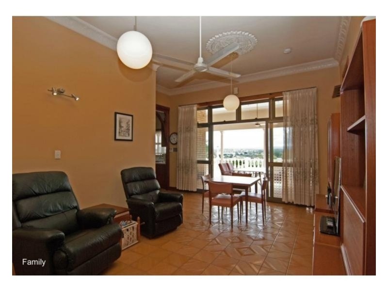 5 Quarry Street, Ipswich QLD 4305