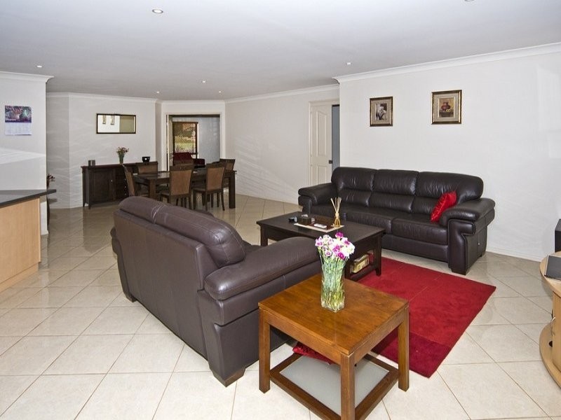 13 Saba Court, Middle Ridge QLD 4350