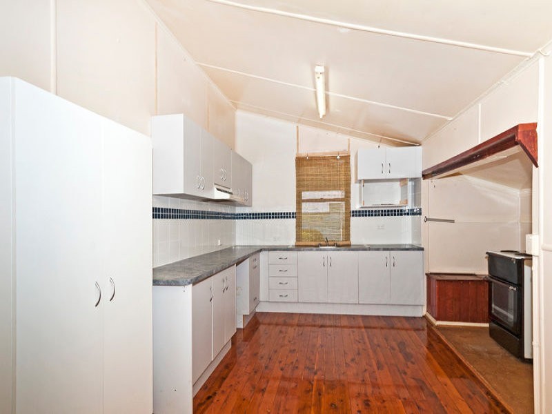 34 Noll Street, Kearneys Spring QLD 4350