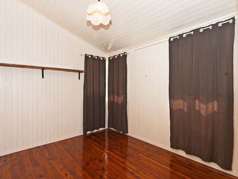 34 Noll Street, Kearneys Spring QLD 4350