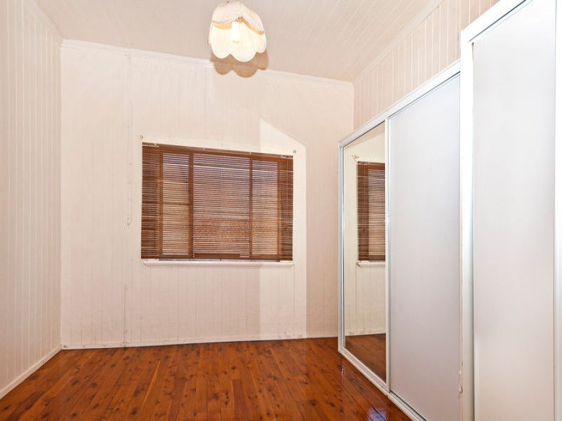 34 Noll Street, Kearneys Spring QLD 4350