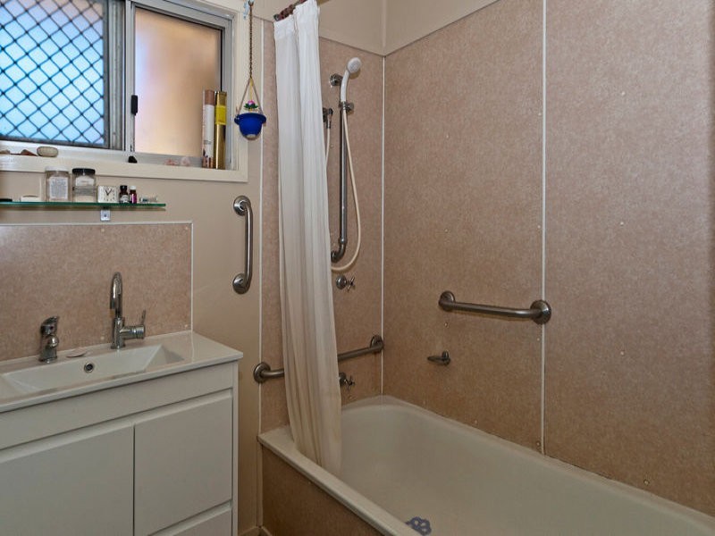 2 Shaw Court, Harristown QLD 4350
