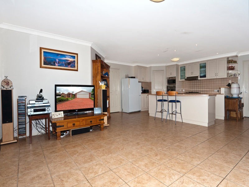 11 Olympus Court, Middle Ridge QLD 4350