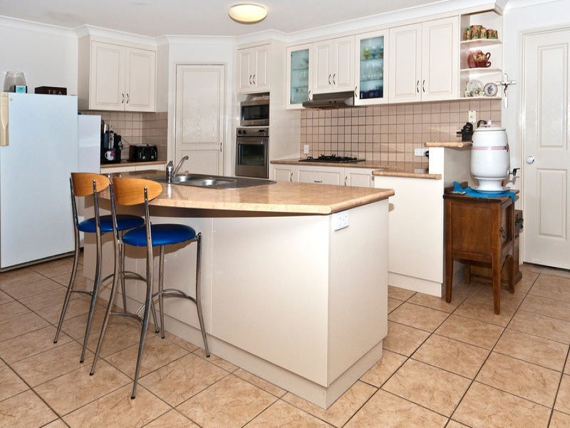 11 Olympus Court, Middle Ridge QLD 4350