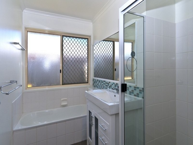 15 Poinsettia Court, Middle Ridge QLD 4350