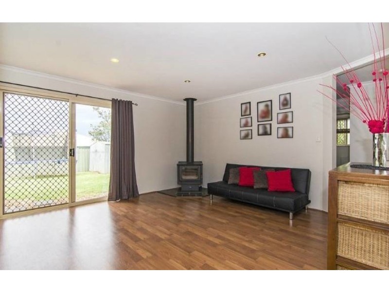8 Satinwood Court, Glenvale QLD 4350