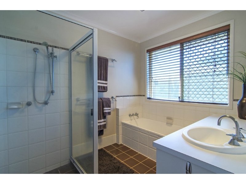 555 Hume Street, Kearneys Spring QLD 4350