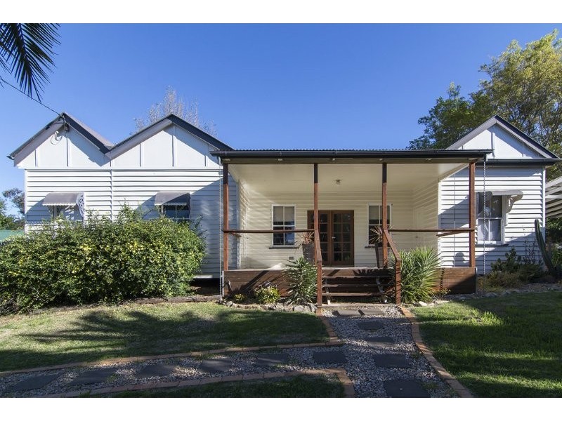 8 Christmas Street, North Toowoomba QLD 4350