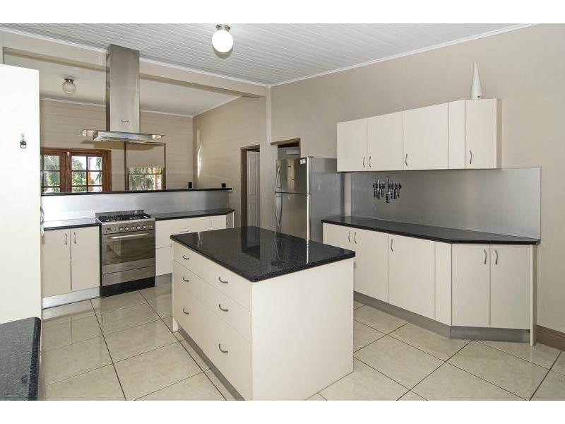 8 Christmas Street, North Toowoomba QLD 4350