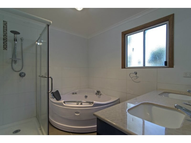 8 Christmas Street, North Toowoomba QLD 4350