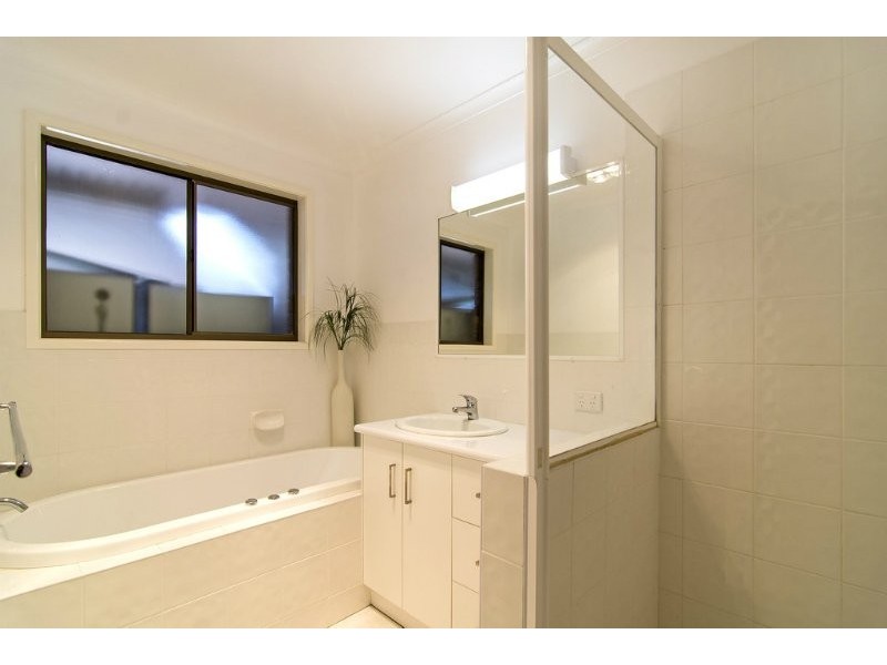 1 Bader Court, Wilsonton QLD 4350
