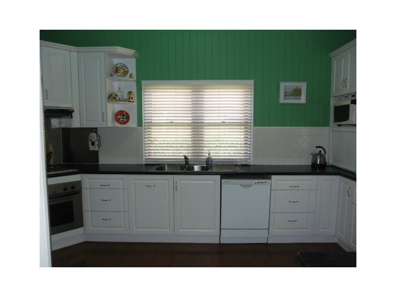 194 Campbell Street, Newtown QLD 4350