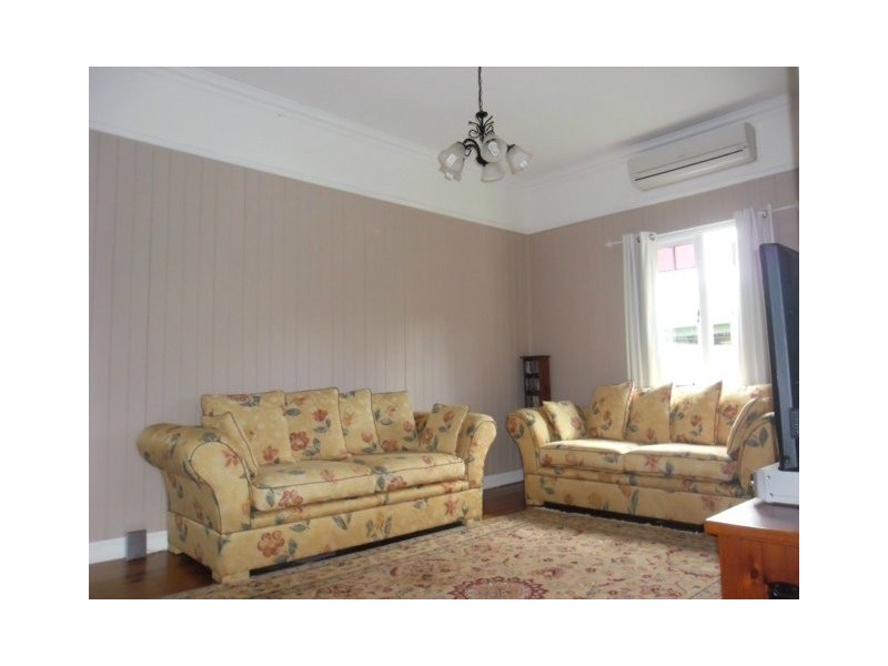 194 Campbell Street, Newtown QLD 4350