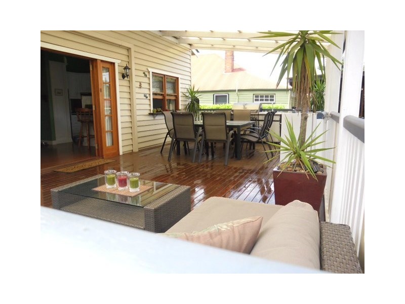 194 Campbell Street, Newtown QLD 4350